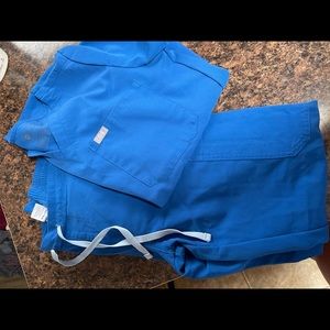 Figs, size XS in top and bottom, color blue